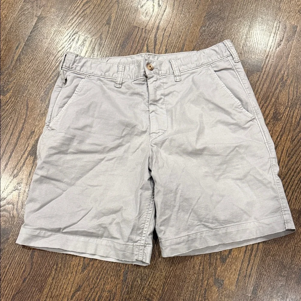 American eagle size 31 Men's Gray Shorts good condition
